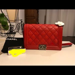 100% authentic Chanel Boy new medium calfskin, Rhw